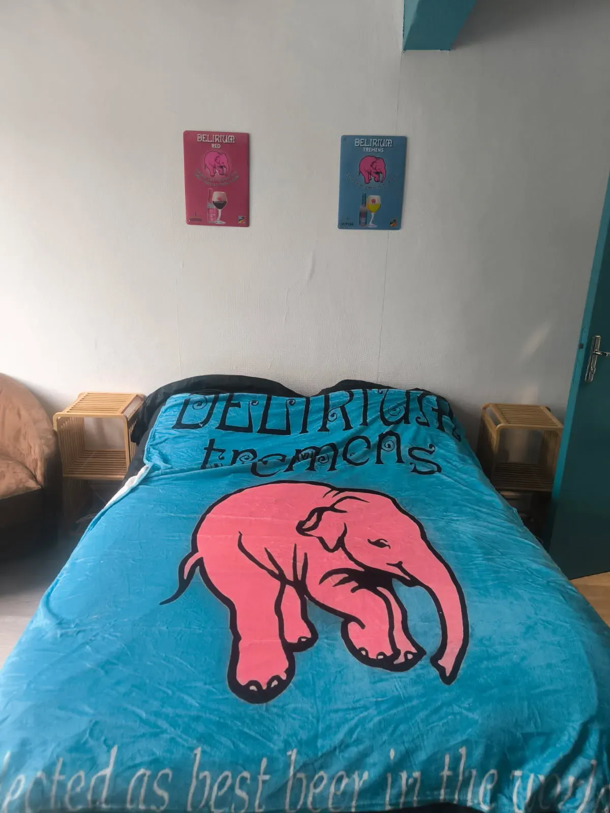 Chambre d'hôtes thème Delirium, Frietkot Bourg-Argental